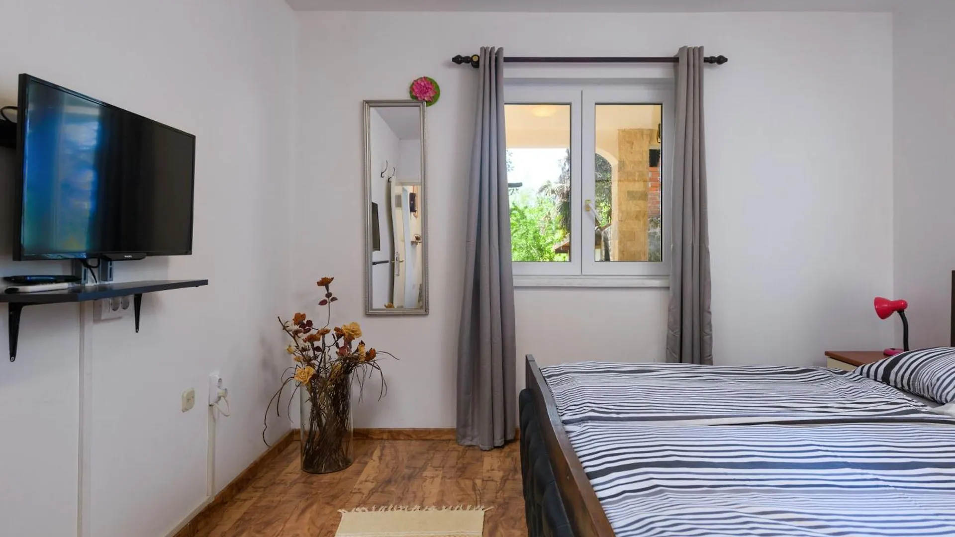 Nyaraló Wunderschoenes Ferienhaus In Pomer Mit Garten Póla Horvátország