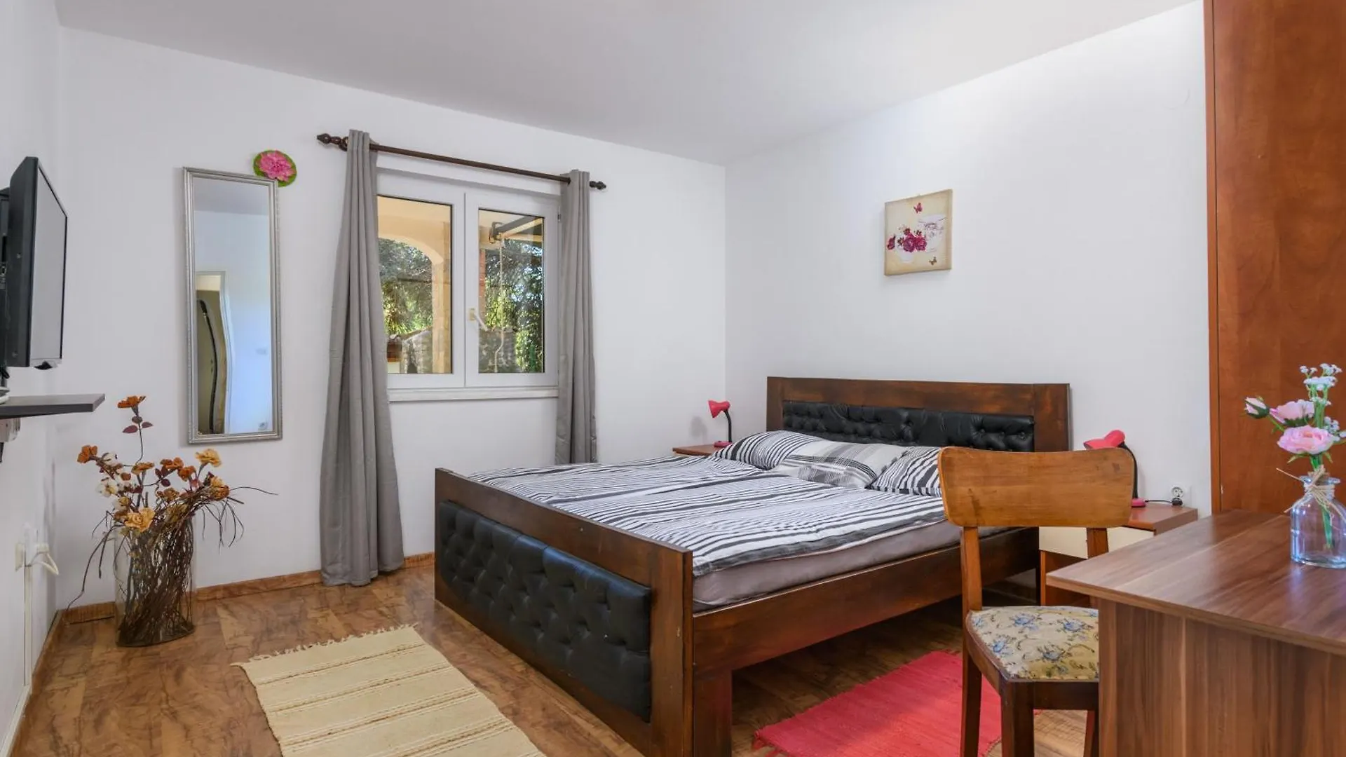 Wunderschoenes Ferienhaus In Pomer Mit Garten Póla Horvátország